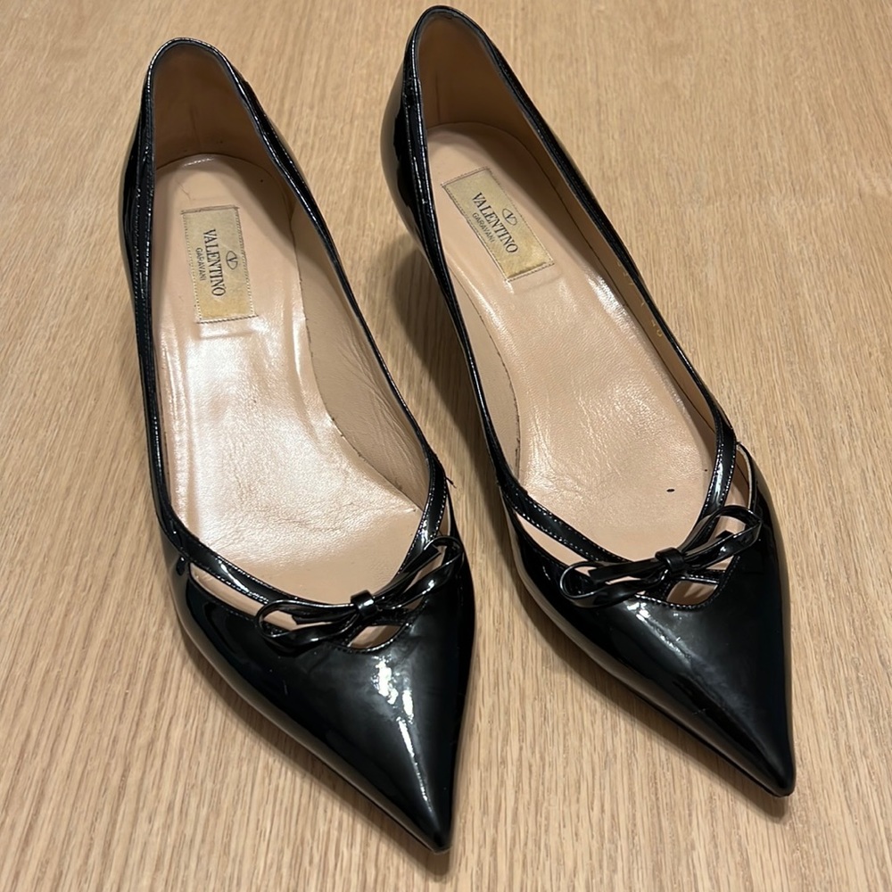 Valentino Garavani Black Patent Leather Pumps, Made in Italy—size 40